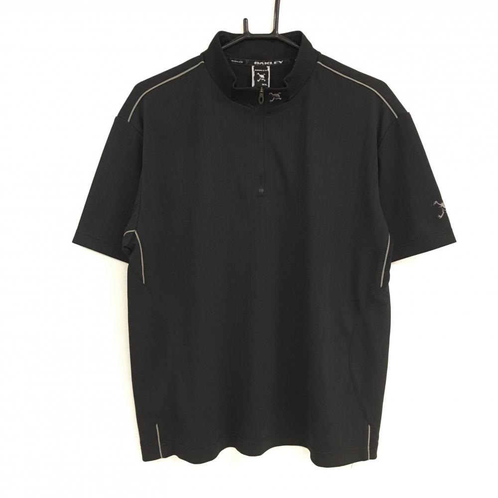 【美品】オークリー 半袖ハイネックシャツ 黒 ストライプ 袖ロゴ刺しゅう ハーフジップ メンズ XL ゴルフウェア Oakley