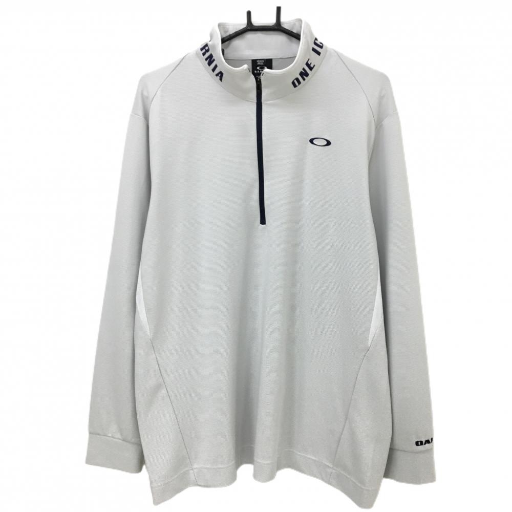 【美品】オークリー 長袖ハイネックシャツ 白×グレー ハーフジップ  総柄地模様 メンズ 2XL ゴルフウェア 大きいサイズ Oakley