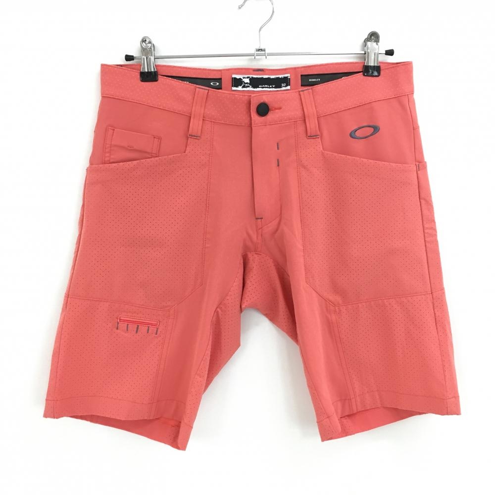 【美品】オークリー ハーフパンツ サーモンピンク ロゴグレー 一部メッシュ風  メンズ 32 ゴルフウェア Oakley