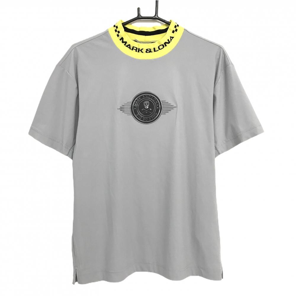 【美品】マークアンドロナ 半袖ハイネックシャツ グレー×イエロー ワッペン メンズ 46(M) ゴルフウェア 2025年モデル MARK＆LONA