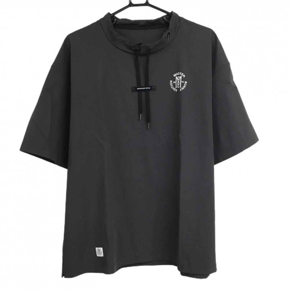 【超美品】マスターバニー 半袖シャツ ダークグレー ネック紐 ロゴ白  メンズ 5(L) ゴルフウェア 2024年モデル MASTER BUNNY EDITION