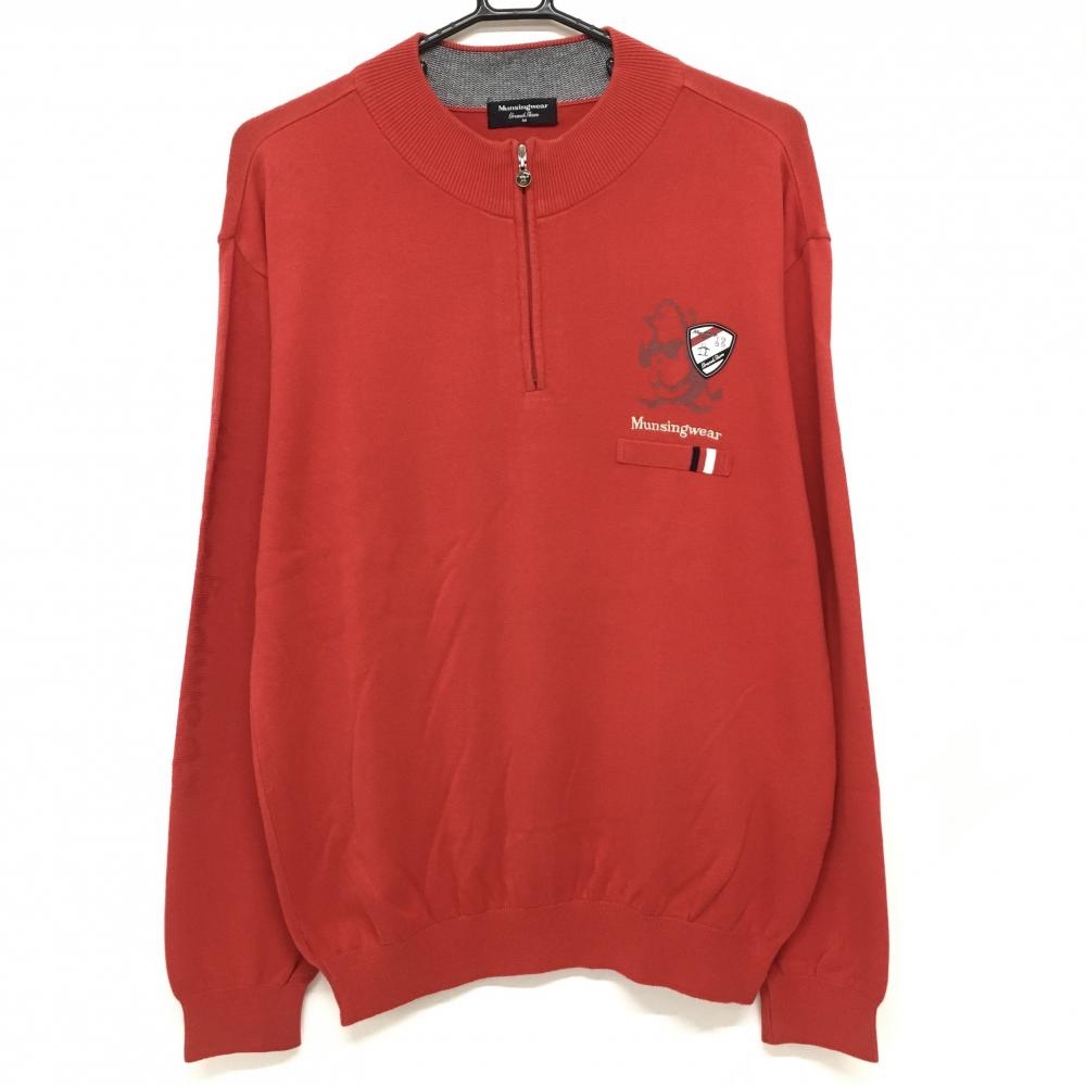 マンシングウェア ハイネックセーター レッド ハーフジップ 胸プリント ニット  メンズ M ゴルフウェア Munsingwear