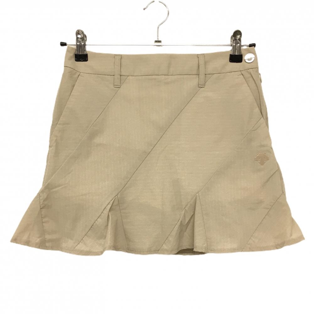 【超美品】デサントゴルフ スカート ベージュ×白 細ストライプ ストレッチ 中田英寿 レディース 58/SS ゴルフウェア DESCENTE