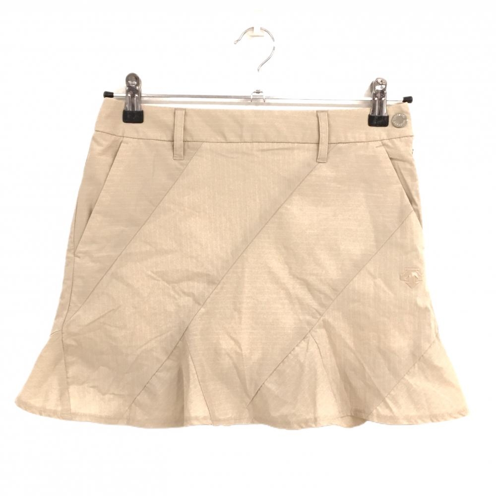 【超美品】デサントゴルフ スカート ベージュ×白 ストライプ ボーダー 立体ロゴ 薄手  レディース 61/S ゴルフウェア DESCENTE