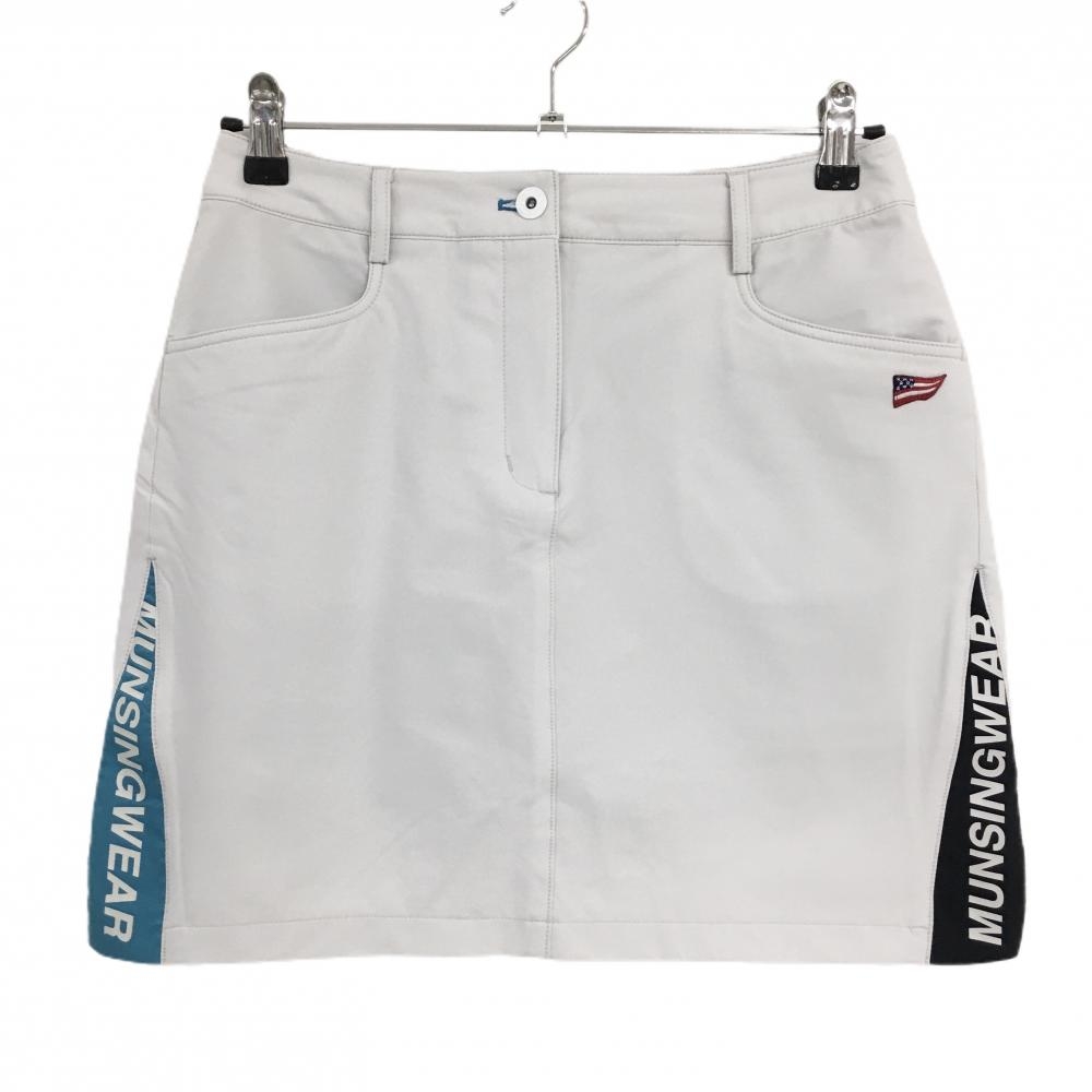 【美品】マンシングウェア スカート ライトグレー×ライトブルー 星条旗ワッペン ストレッチ  レディース 9 ゴルフウェア Munsingwear
