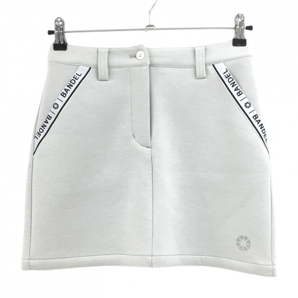 【美品】バンデル スカート ライトグレー系×黒 ダンボールニット インナーパンツ付  レディース XS ゴルフウェア 2024年モデル BANDEL