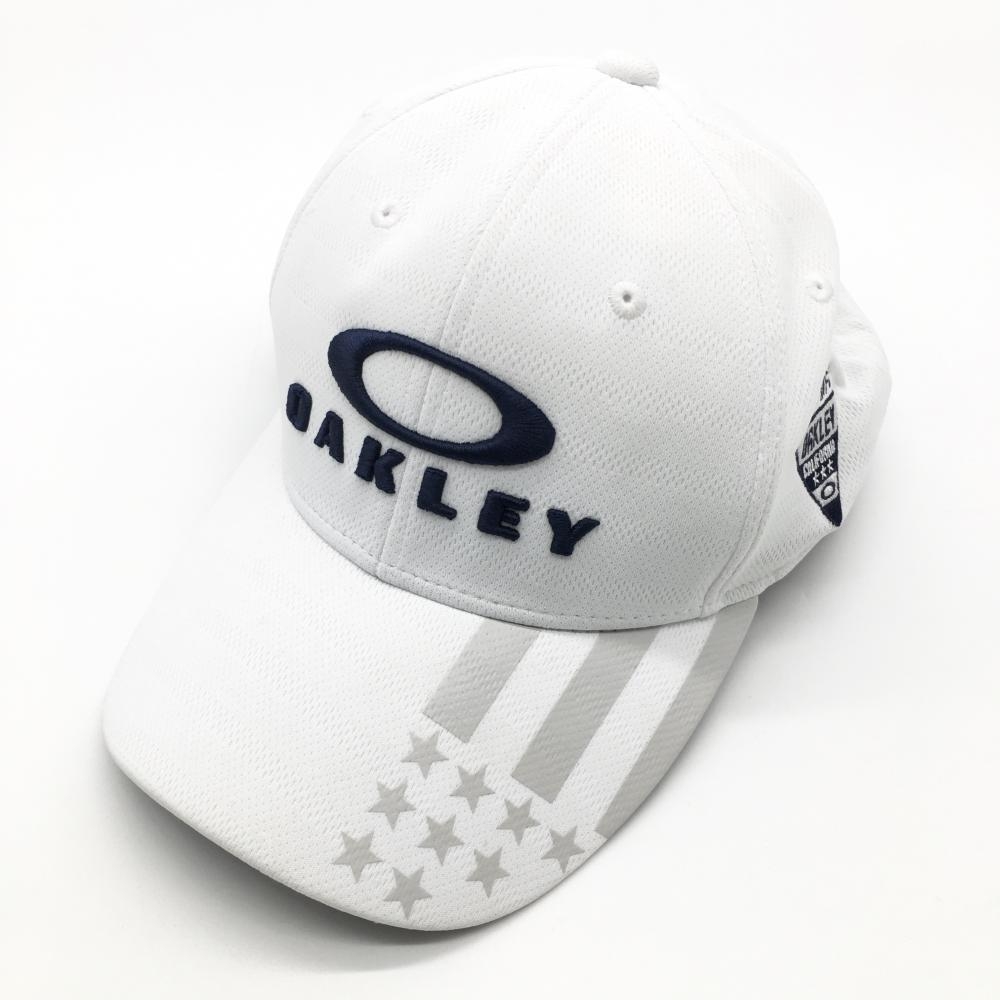 【美品】オークリー キャップ 白×ネイビー 一部星柄 ビッグロゴ  58cm(ONE SIZE) ゴルフウェア 2022年モデル Oakley