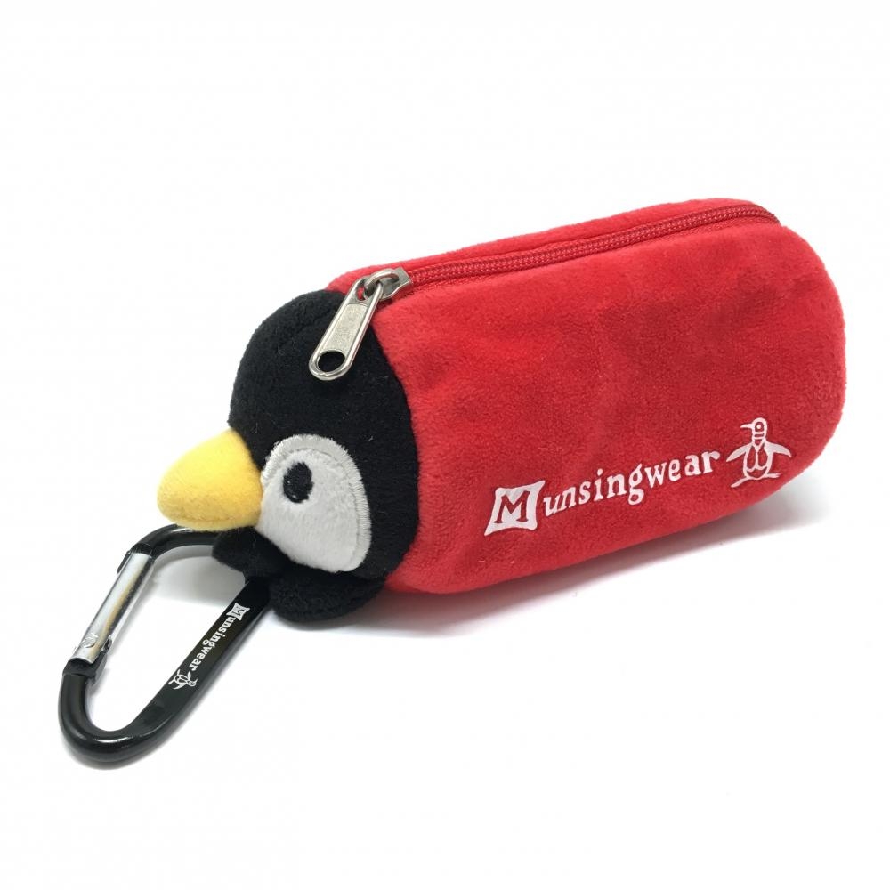 【美品】マンシングウェア ボールホルダー レッド×黒 ペンギン ぬいぐるみ カラビナ付 ゴルフ Munsingwear