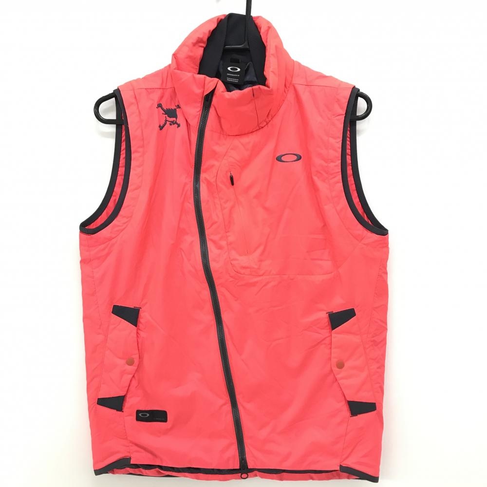 【美品】オークリー 中綿ベスト 蛍光レッド×黒 ロゴ刺しゅう メンズ M ゴルフウェア Oakley
