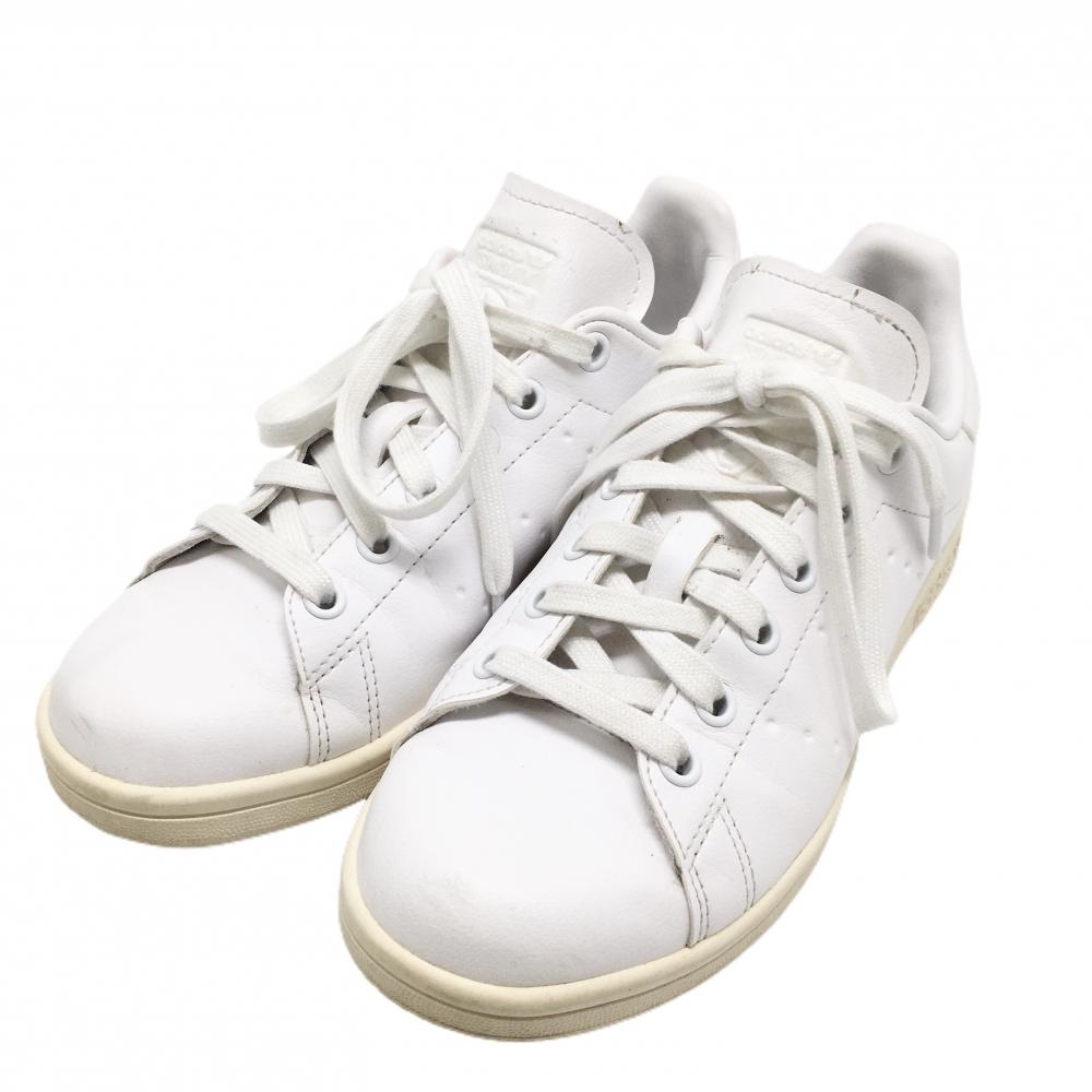 【美品】アディダス ゴルフシューズ 白系 IG1561 スタンスミスゴルフ スパイクレス  レディース 22.5 ゴルフウェア adidas