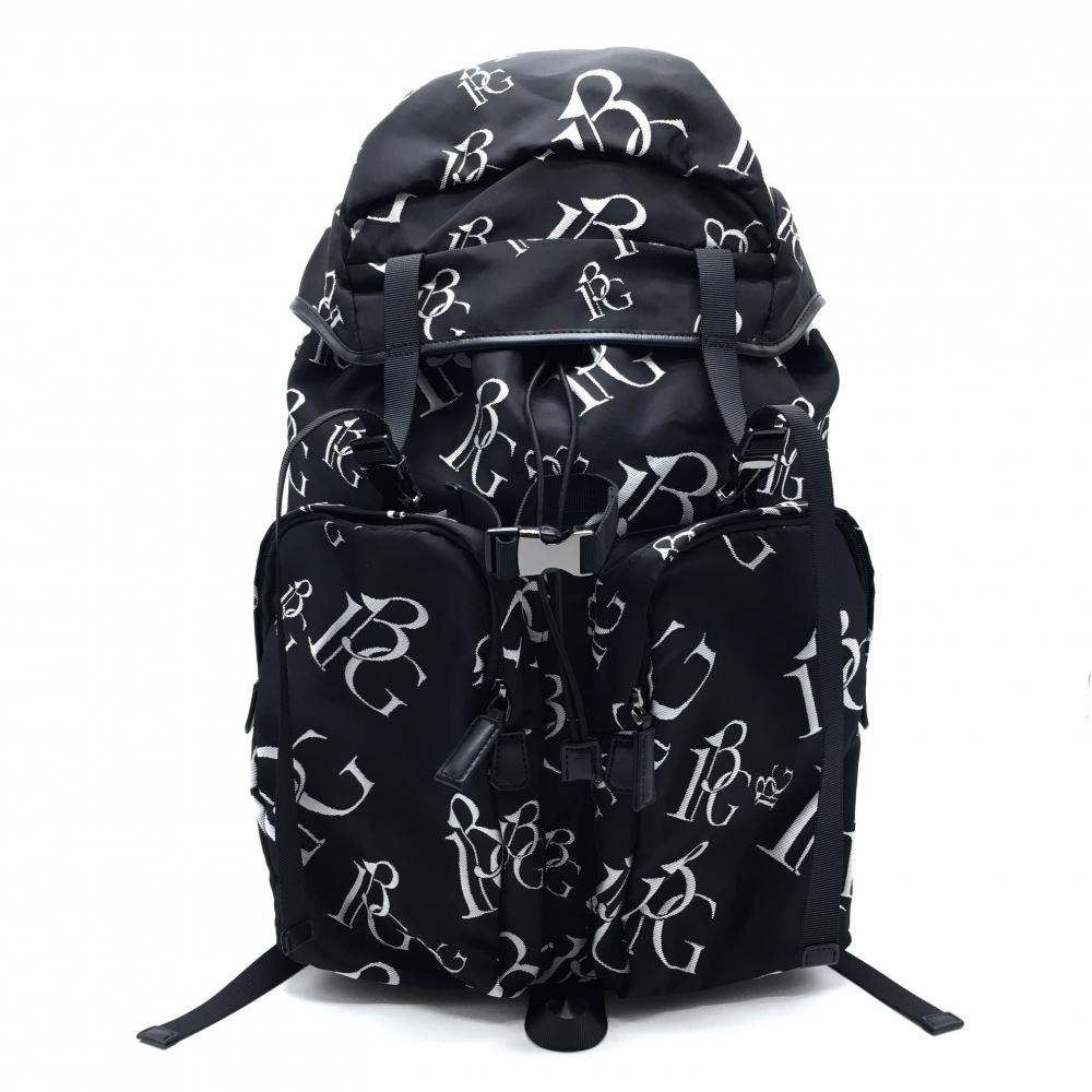 【未使用品】ウノピゥウノウグァーレトレ リュック 黒×白 ロゴ総柄  ゴルフ 1PIU1UGUALE3 